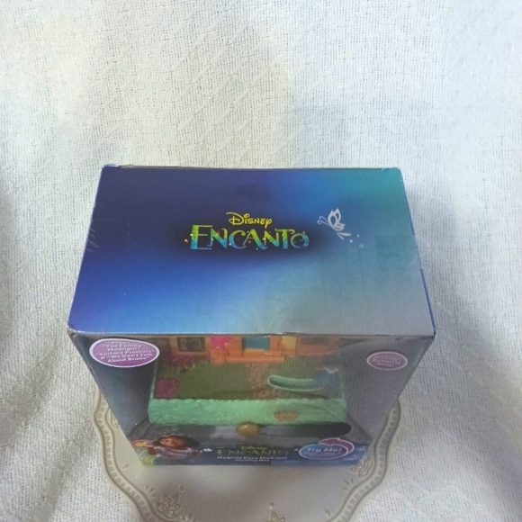 Disney Encanto Magical Casa Madrigal Light Up Musical Jewelry Box - Picture 6 of 8